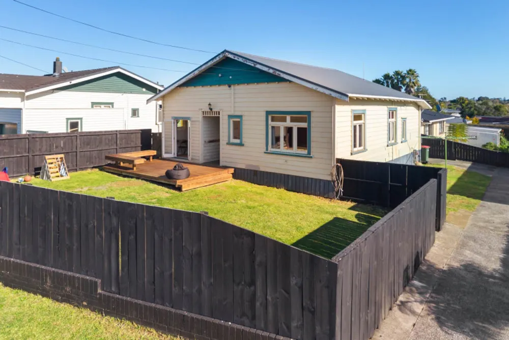 Photos of 140 Seddon Street