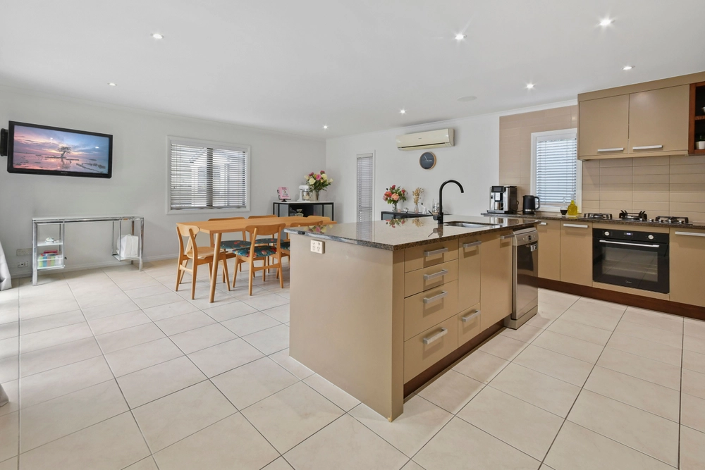 Photos of 25 Bridgefield Crescent