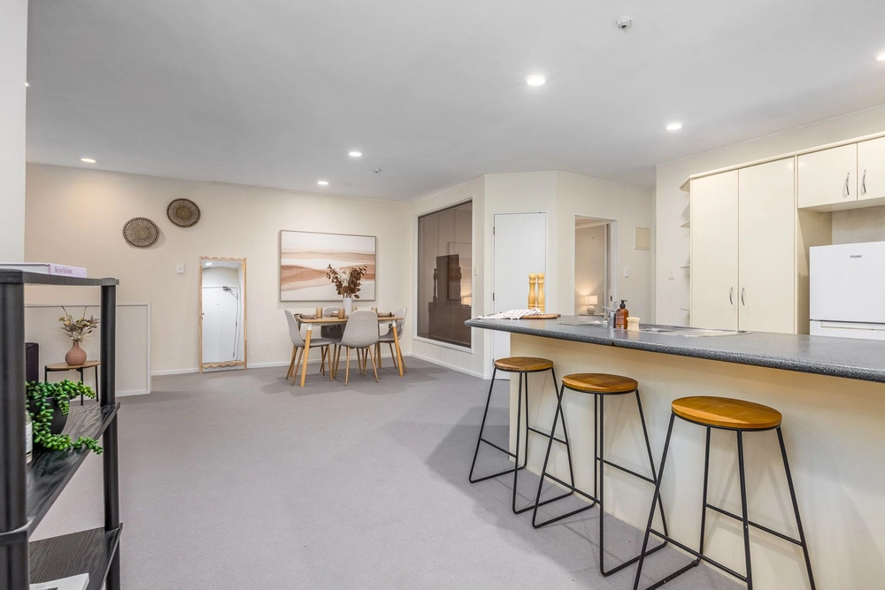 Photos of 72 Wellesley Street West