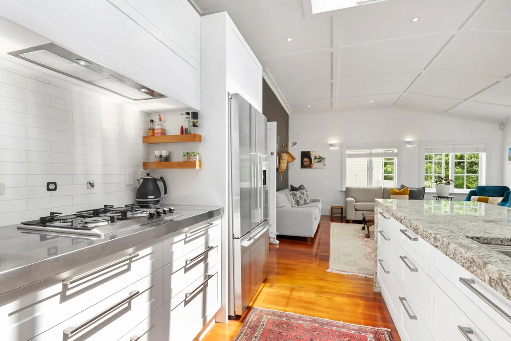 Photos of 998 Peak Road