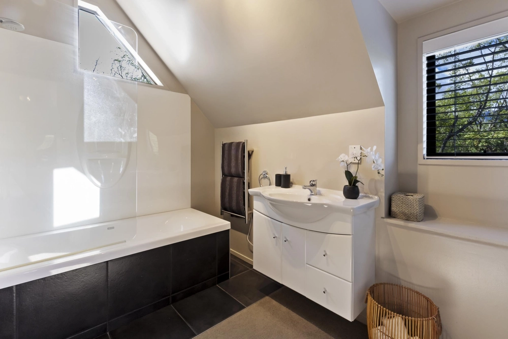Photos of 353A Littles Road
