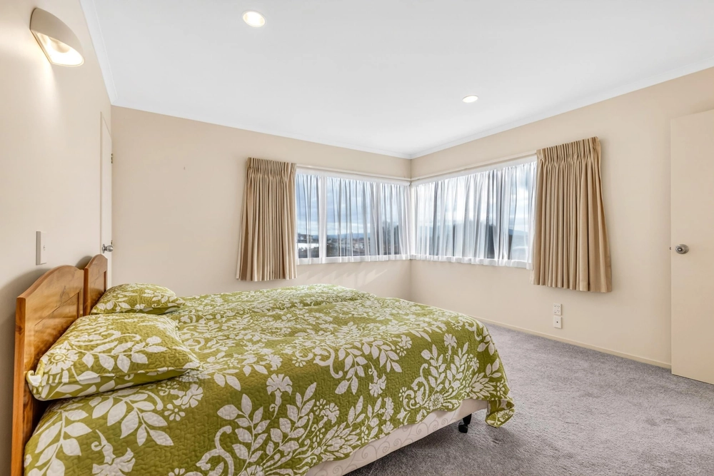 Photos of 2/136 Rutherford Street