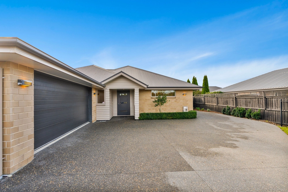 Photos of 16 Bernice Crescent