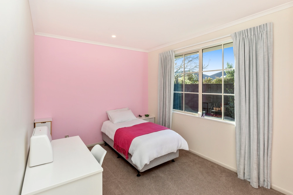 Photos of 2 Applefield Court