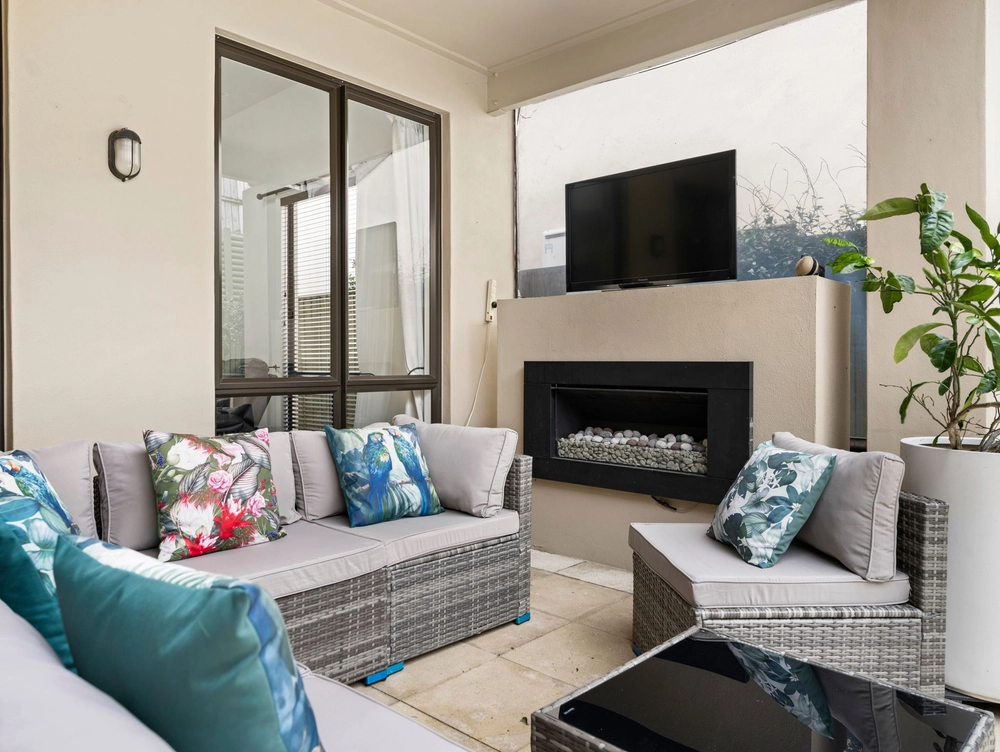 Photos of 25 Bridgefield Crescent