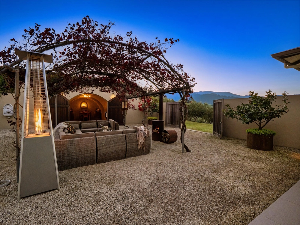 Photos of 265A Hot Springs Road