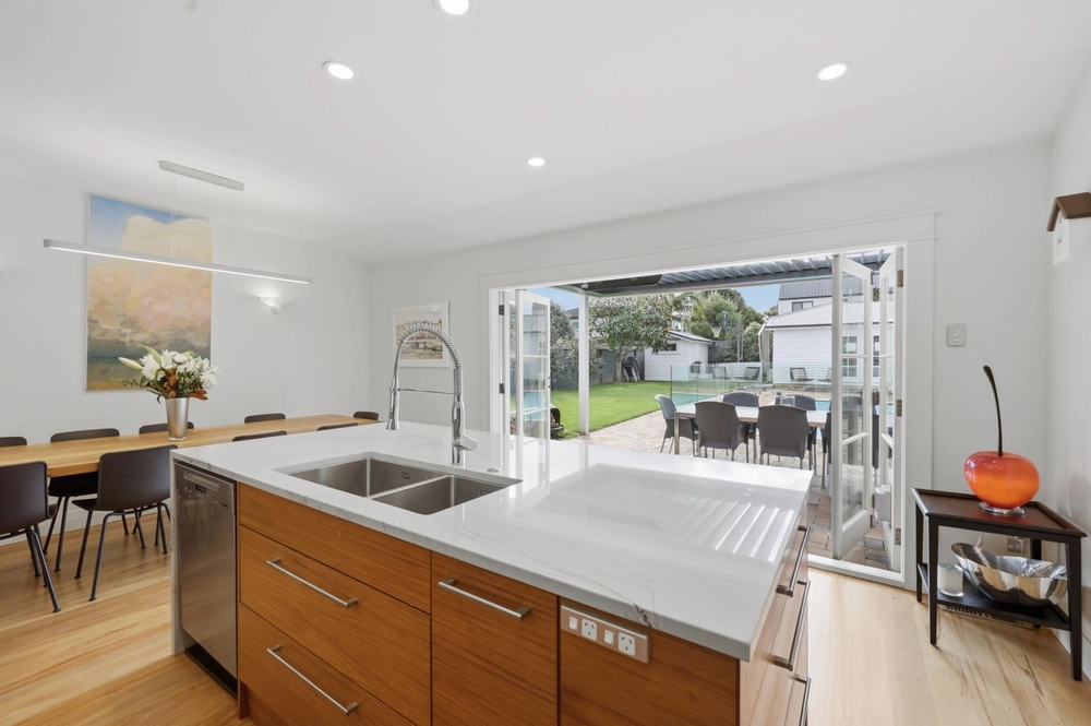 Photos of 23 Fairholme Avenue