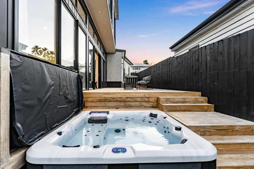 Photos of 39B Waiatarua Road