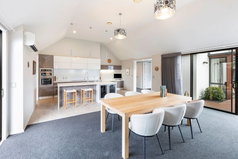 Photos of 6 Waterstock Way