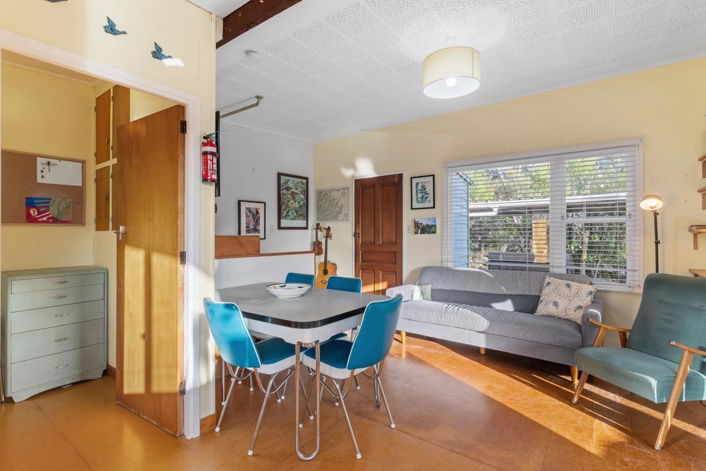 Photos of 1679 Kenepuru Road