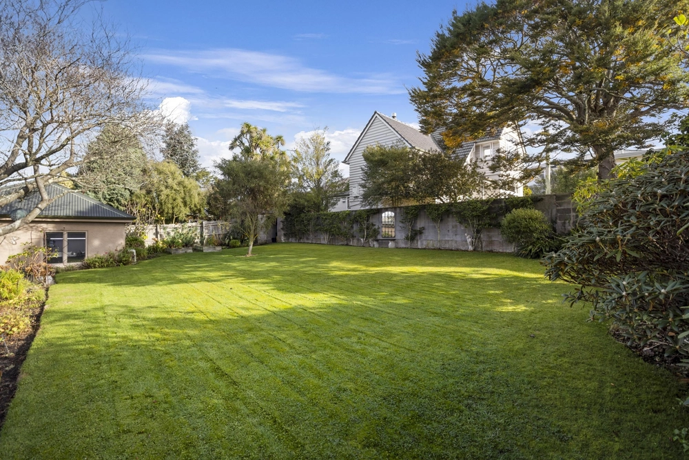Photos of 8 Neidpath Road