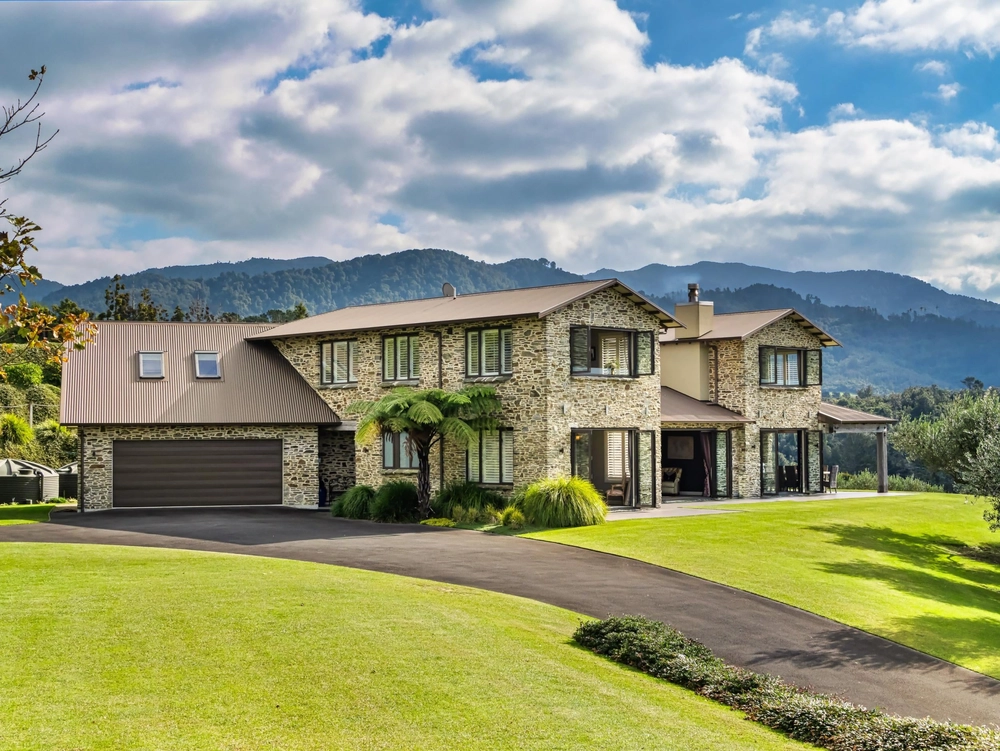 Photos of 265A Hot Springs Road