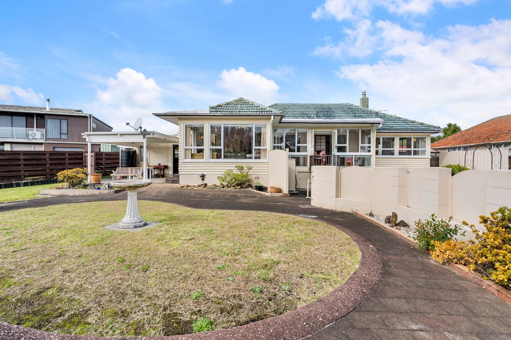 Photos of 12 Howlett Street