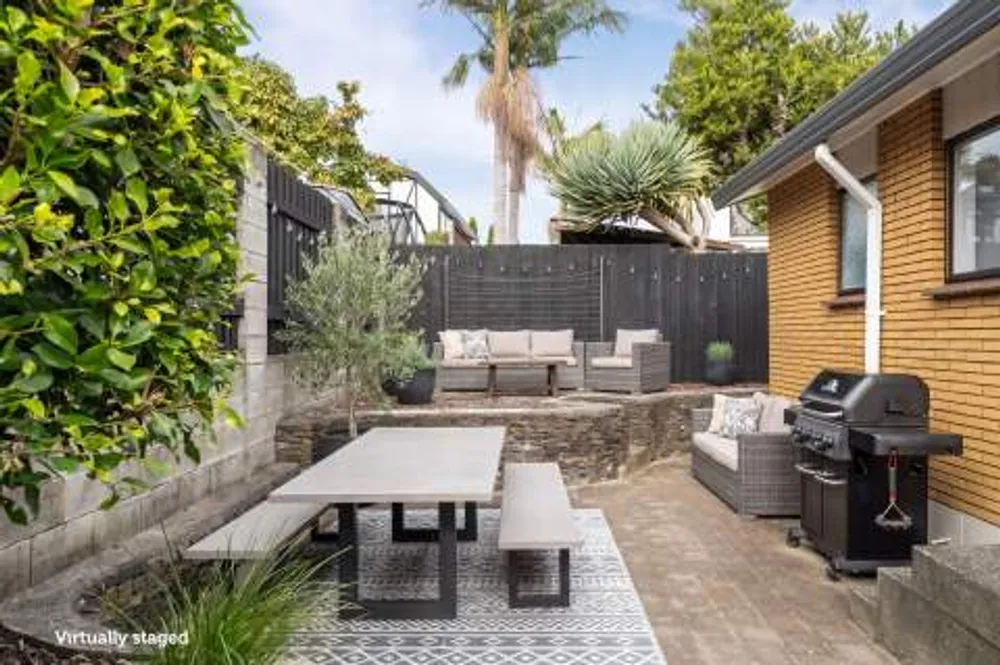 Photos of 48 Eaton Crescent