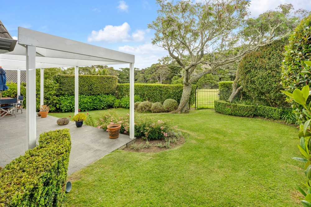 Photos of 16 Peretao Rise