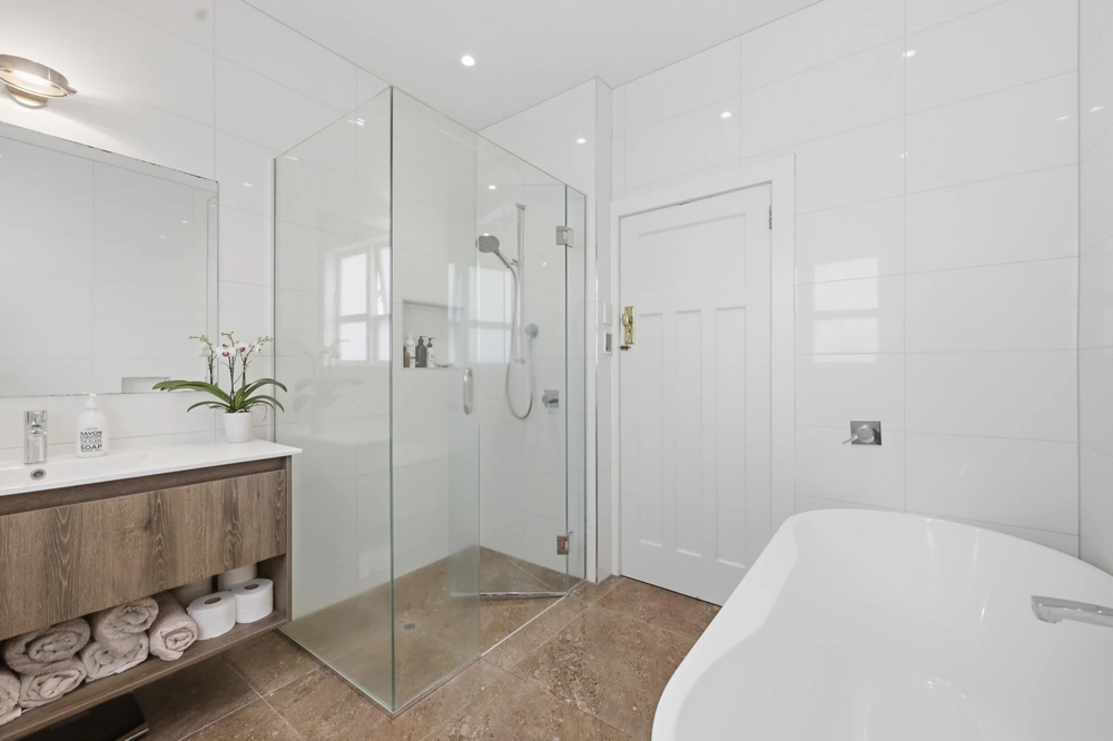 Photos of 23 Fairholme Avenue