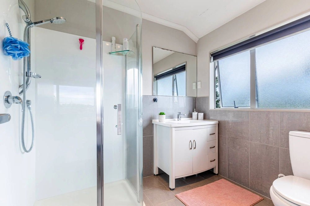 Photos of 79a wharf road te