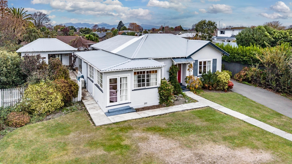 Photos of 47 Pitcairn Crescent