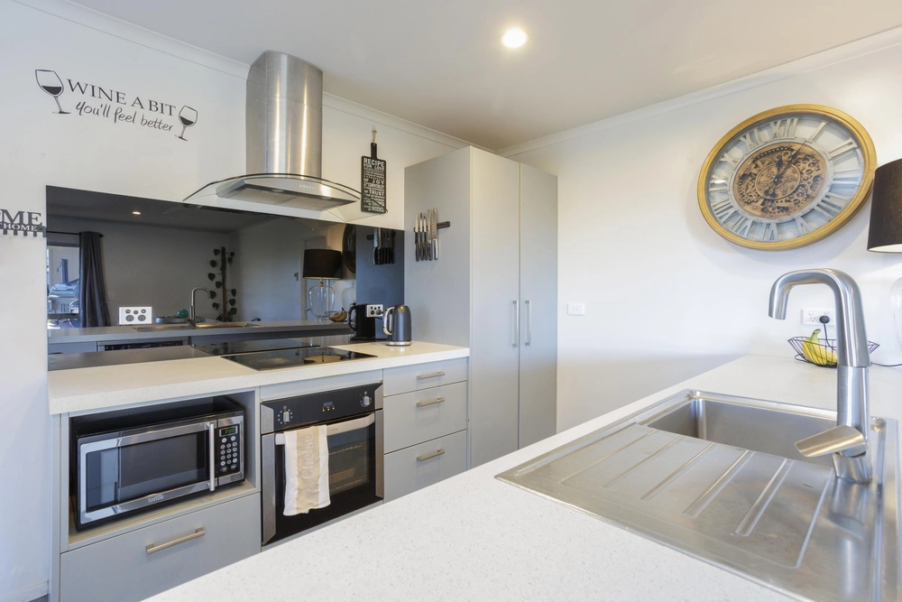 Photos of 992 Te Kawa Road