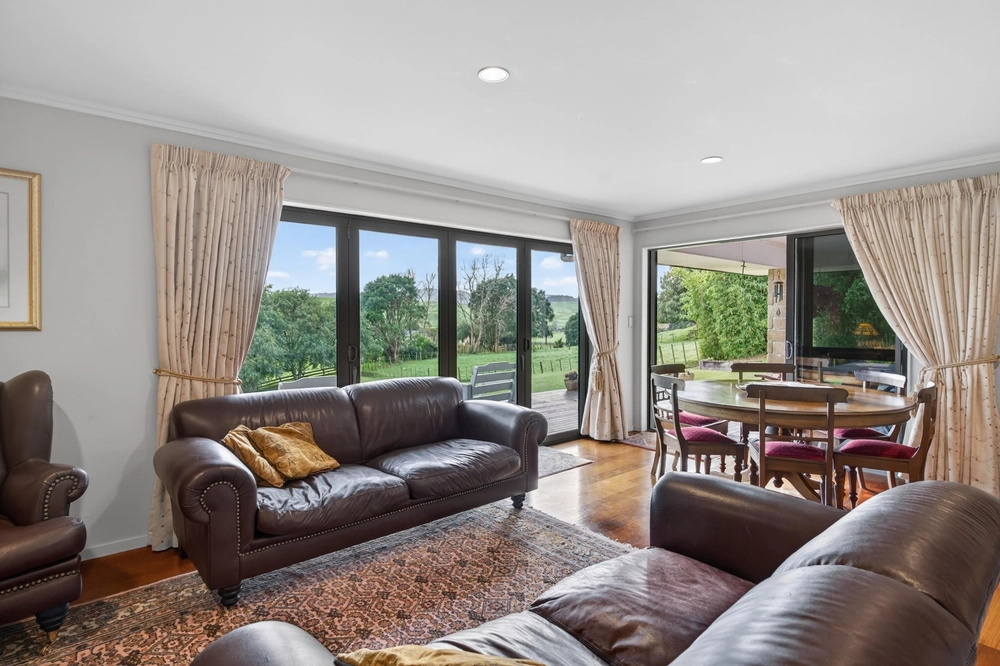 Photos of 283 Maungakaramea Road