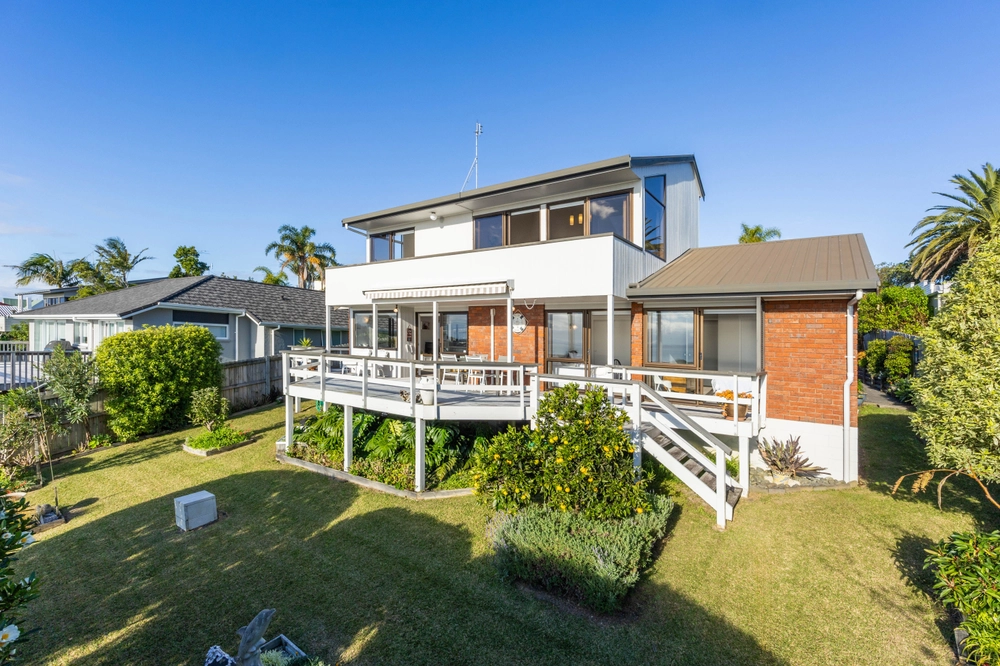 Photos of 952B Whangaparaoa Road