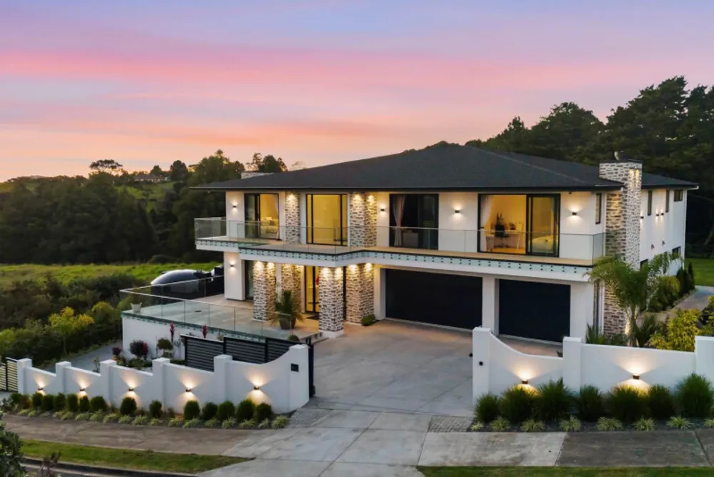 Photos of 17 Tau Drive