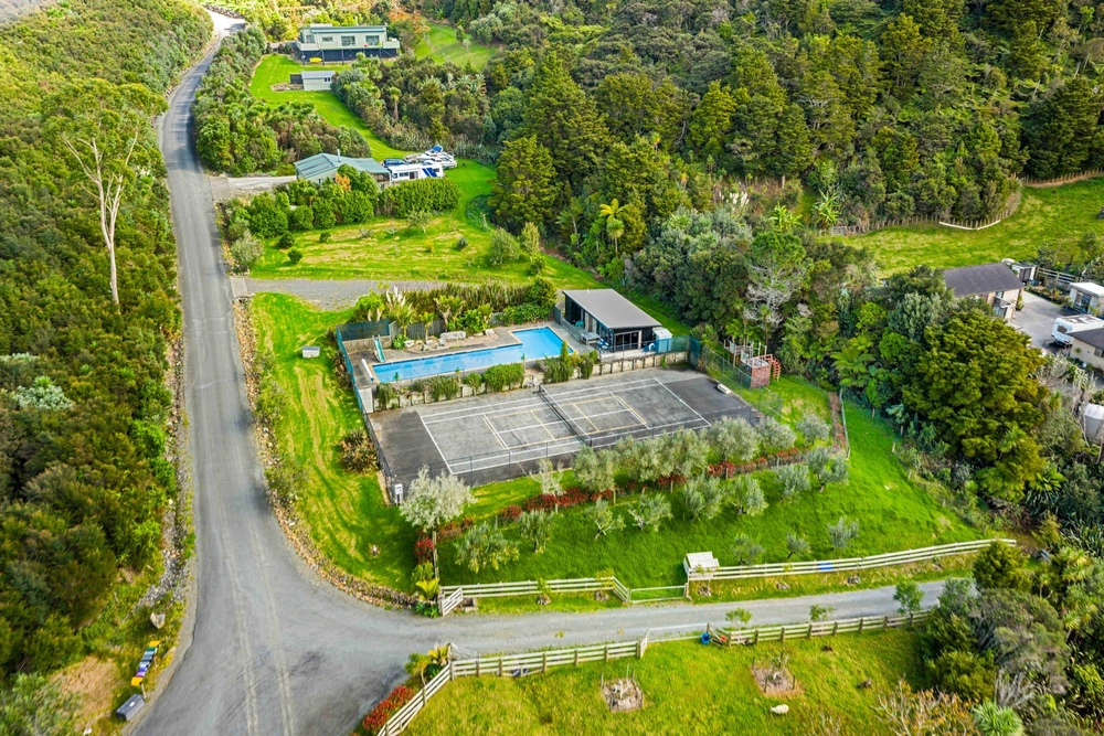 Photos of 27 Wainikau Lane