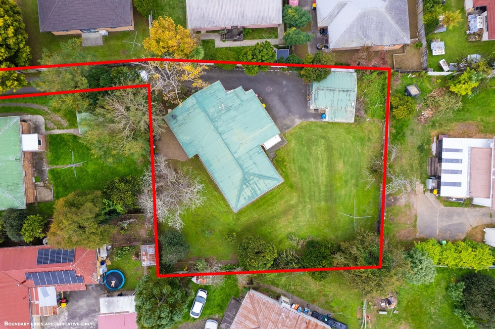 Photos of 4 and 6 Resolute Way