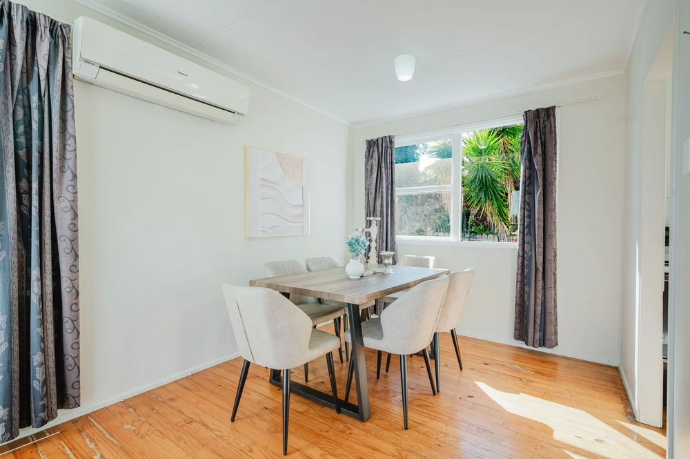 Photos of 68 Jolson Road
