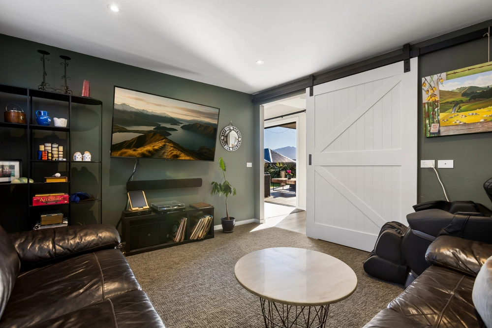 Photos of 15 Landsborough Lane