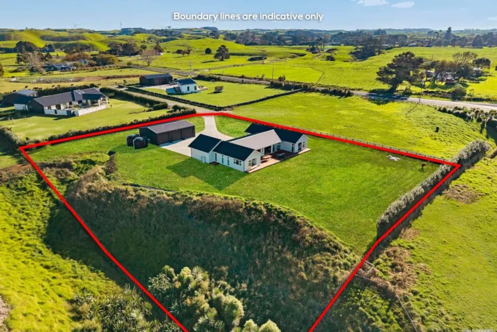 Photos of 257C Karioitahi Road