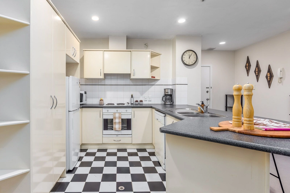 Photos of 72 Wellesley Street West