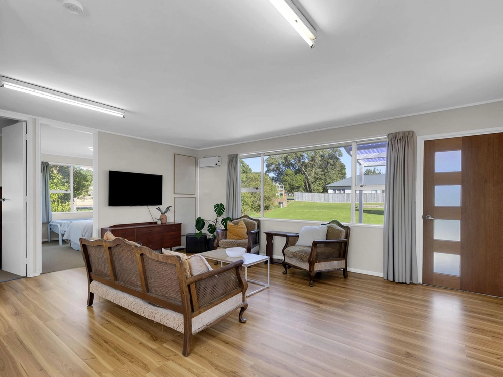 Photos of 42B Wallis Street