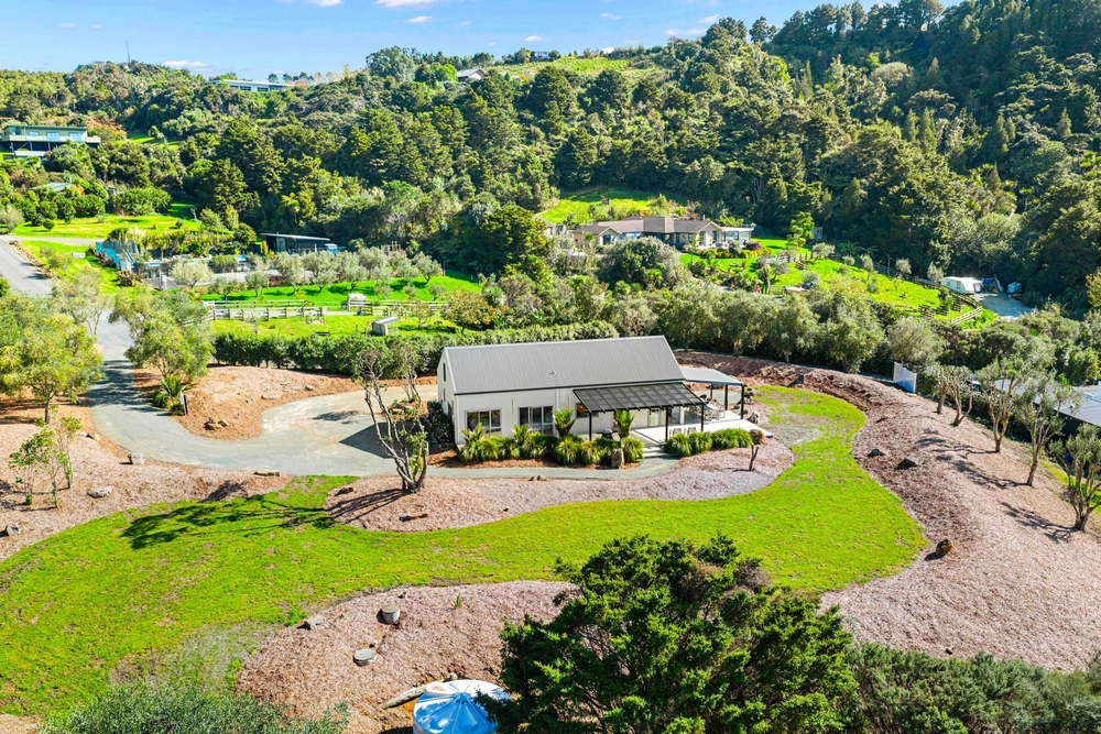 Photos of 27 Wainikau Lane