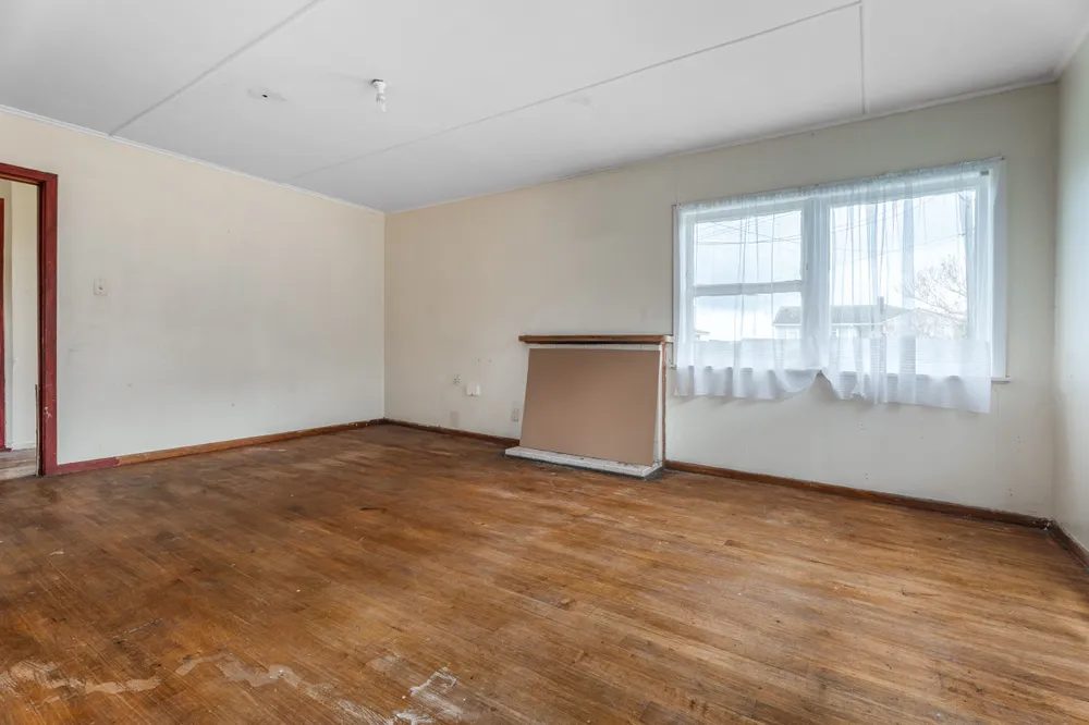Photos of 37 Featherston Crescent