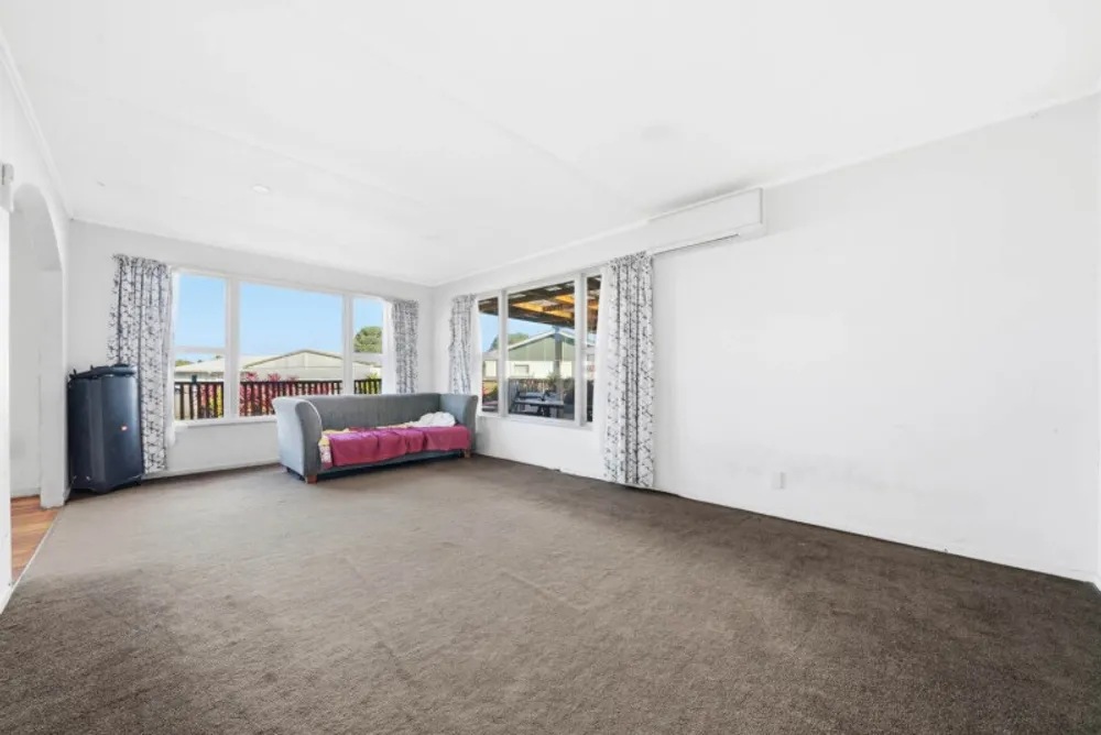 Photos of 23 Chadwick Crescent