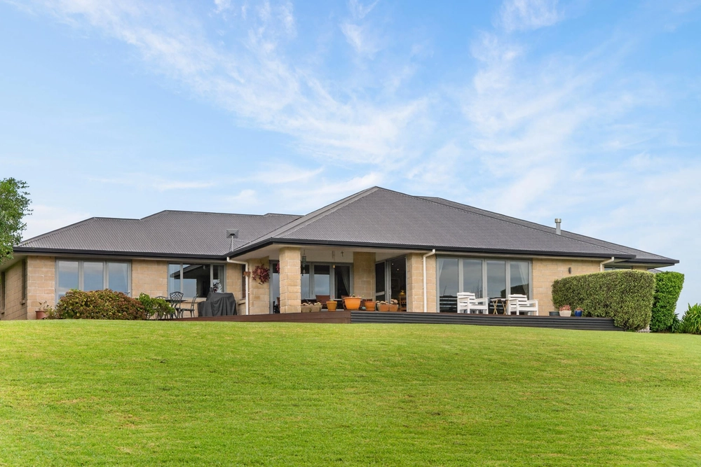 Photos of 283 Maungakaramea Road