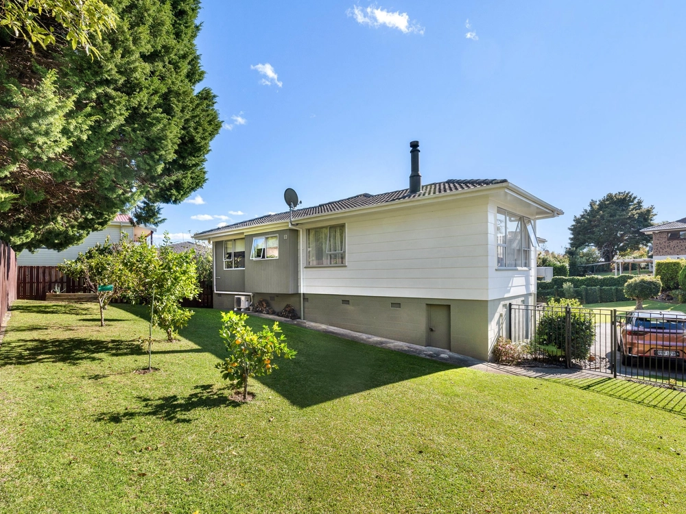 Photos of 22 Jandell Crescent