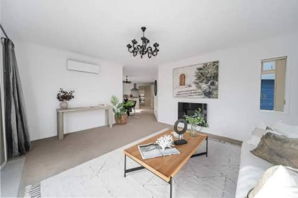 Photos of 657 Gloucester Road