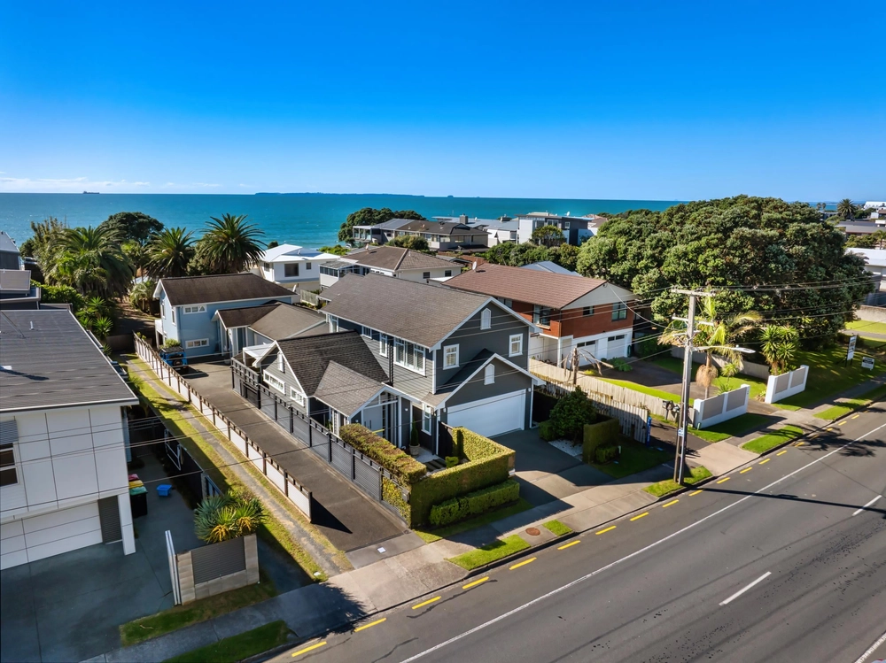 Photos of 35E Oceanbeach Road