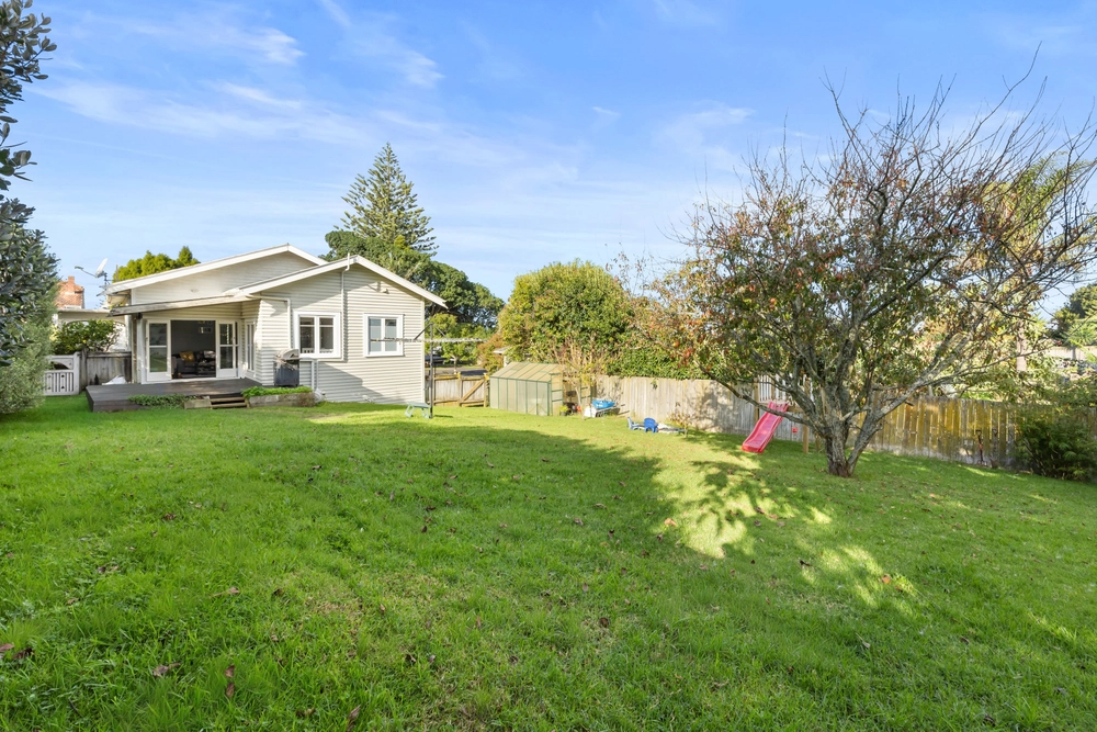 Photos of 17 Tamaki Avenue