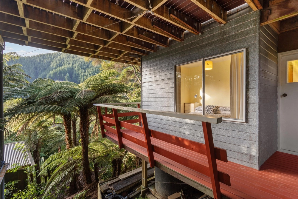 Photos of 1679 Kenepuru Road