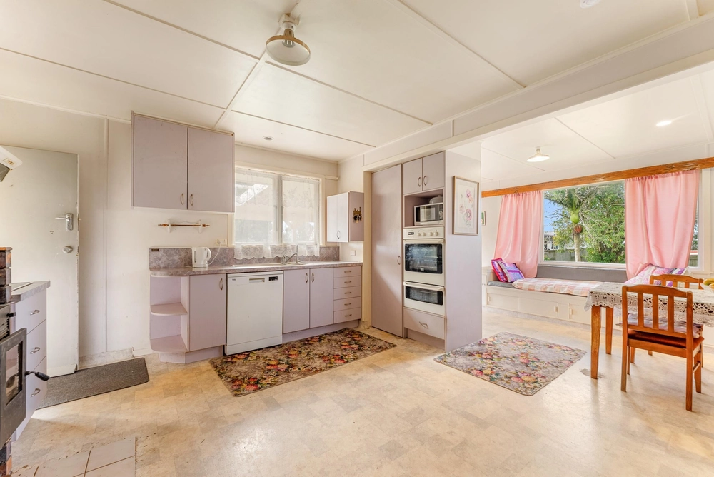 Photos of 94 Wilson Road South