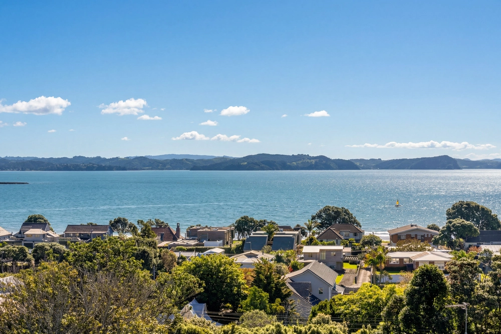 Photos of 952B Whangaparaoa Road