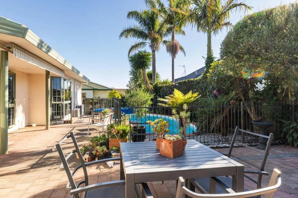Photos of 19 Kingsgate Avenue