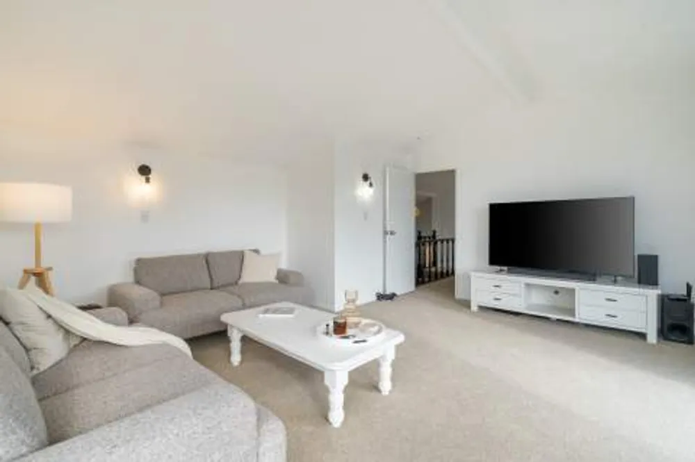 Photos of 48 Eaton Crescent