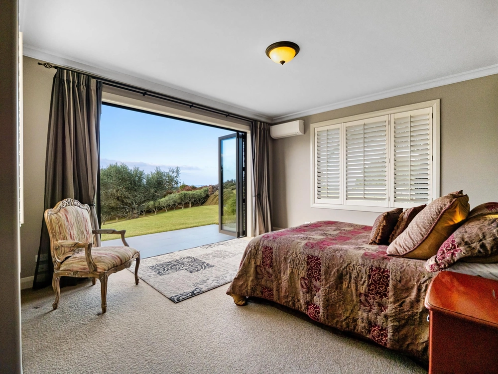 Photos of 265A Hot Springs Road