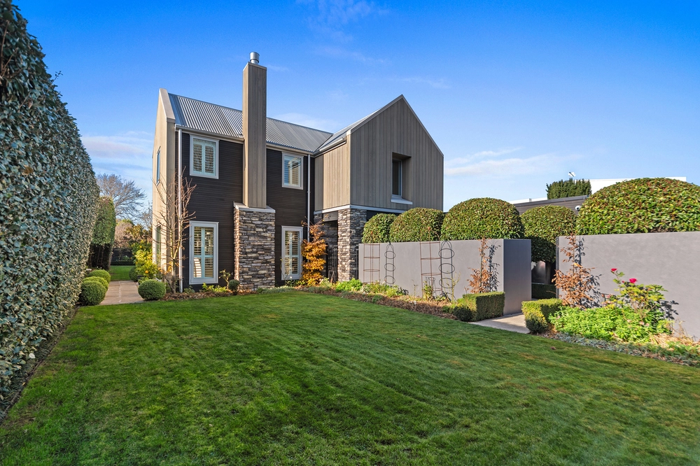 Photos of 20 Thornycroft Street