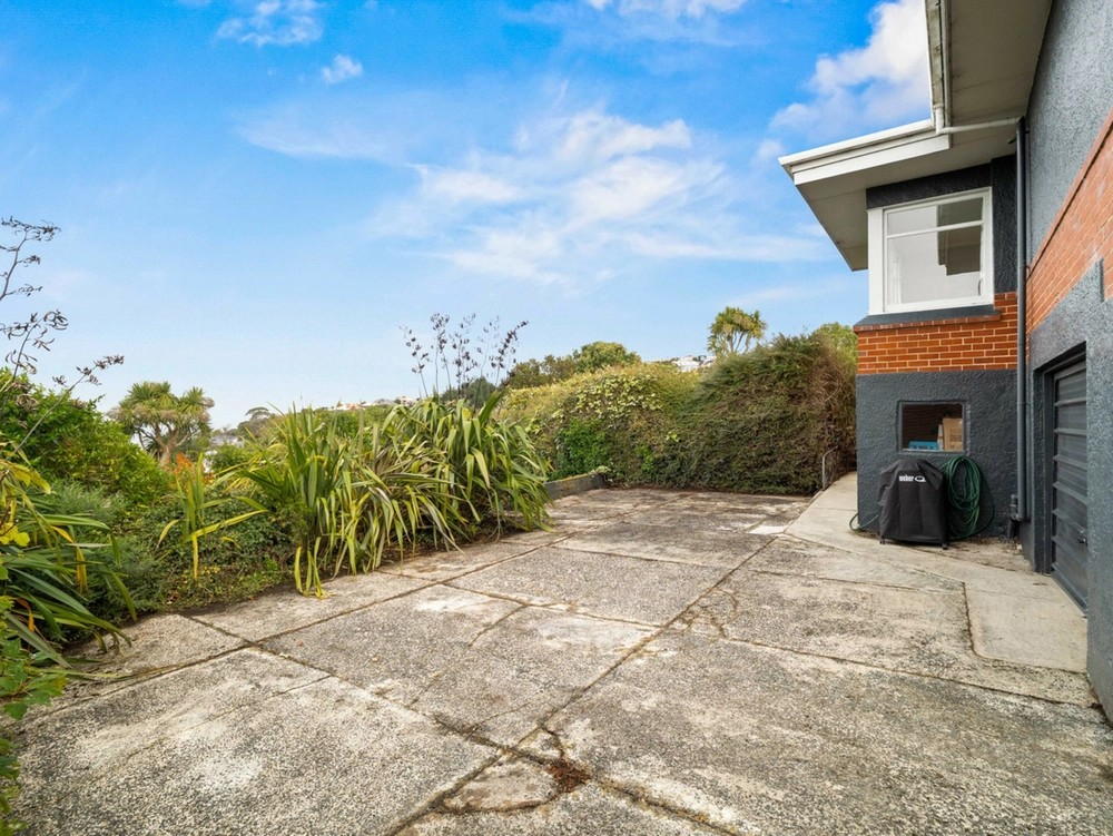 Photos of 141 Easther Crescent