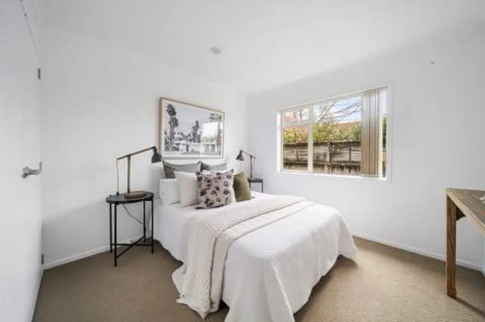 Photos of 657 Gloucester Road